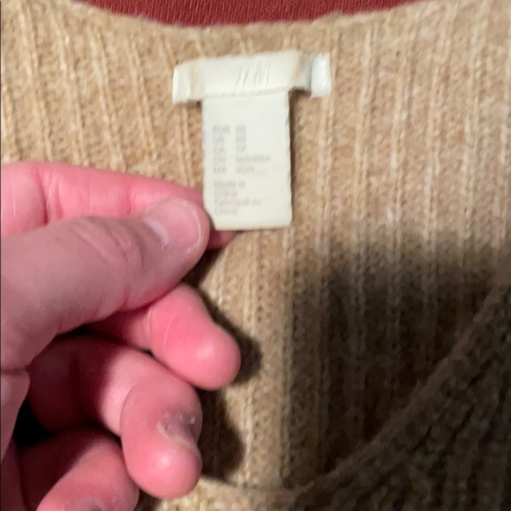 H&M sweater - Picture 2 of 4